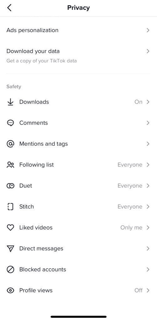 TikTok Privacy settings displaying the “Who can Stitch with your videos” option. 
