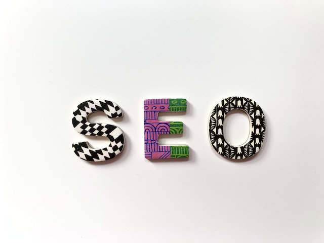 The letters SEO in colorful typography.
