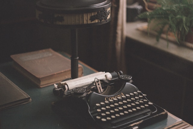 An old typewriter on a table.