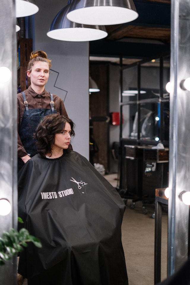 Woman getting super choppy TikTok hairstyle at salon.