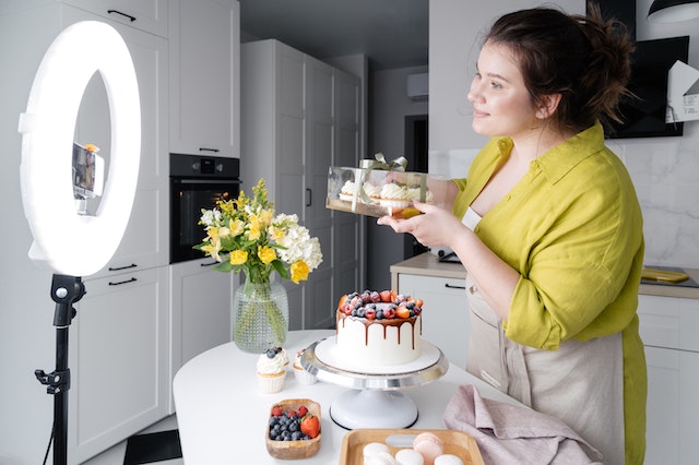 An influencer creating a video on how to bake a cake.