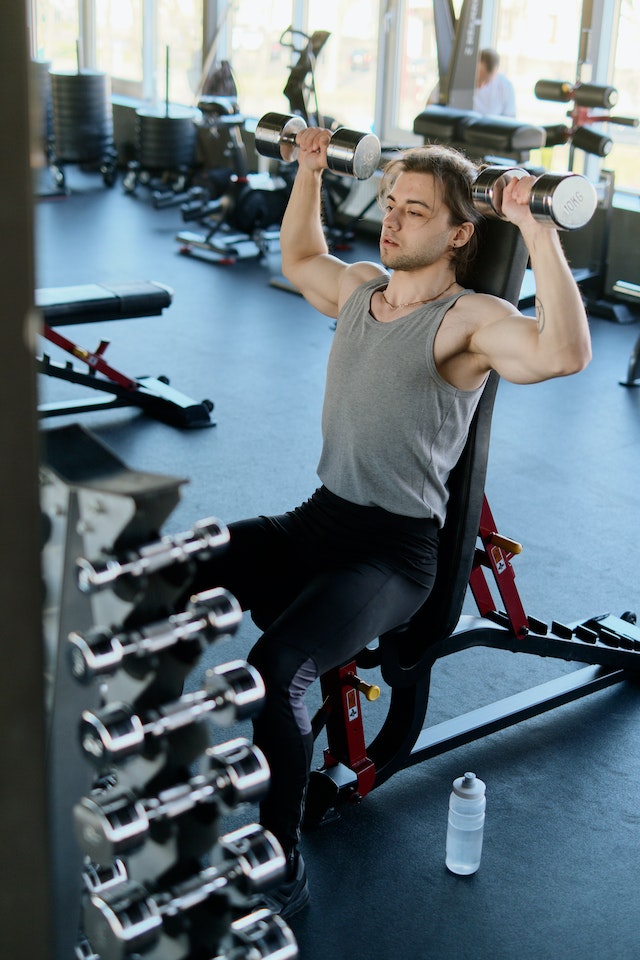 A fitness influencer exercising at the gym.