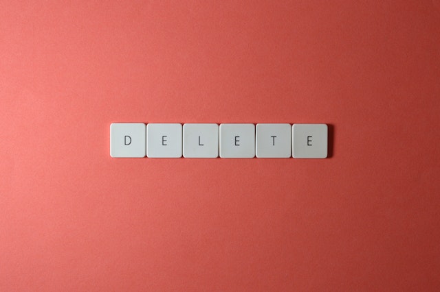 Letter tiles spelling the word “Delete.”