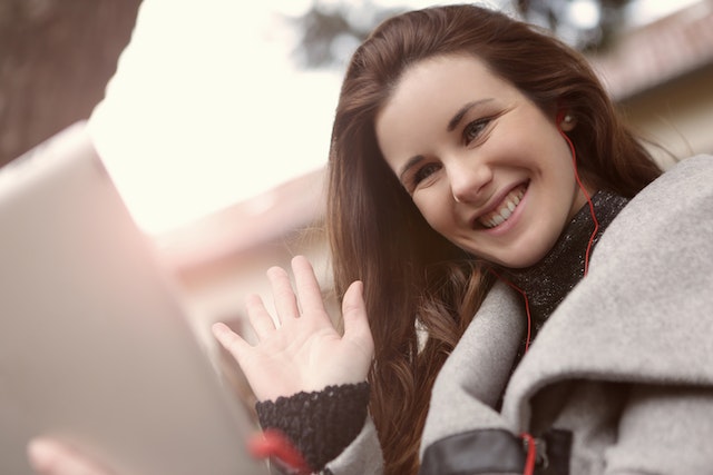 An influencer smiling happily to her audience during a Live session.