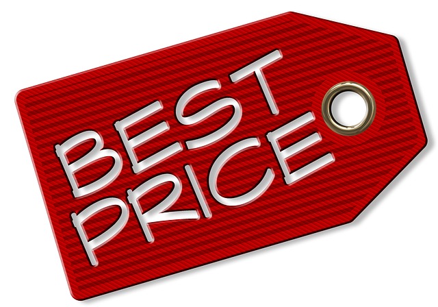 Immagine di un cartellino del prezzo rosso con la scritta "BEST PRICE" in lettere bianche.