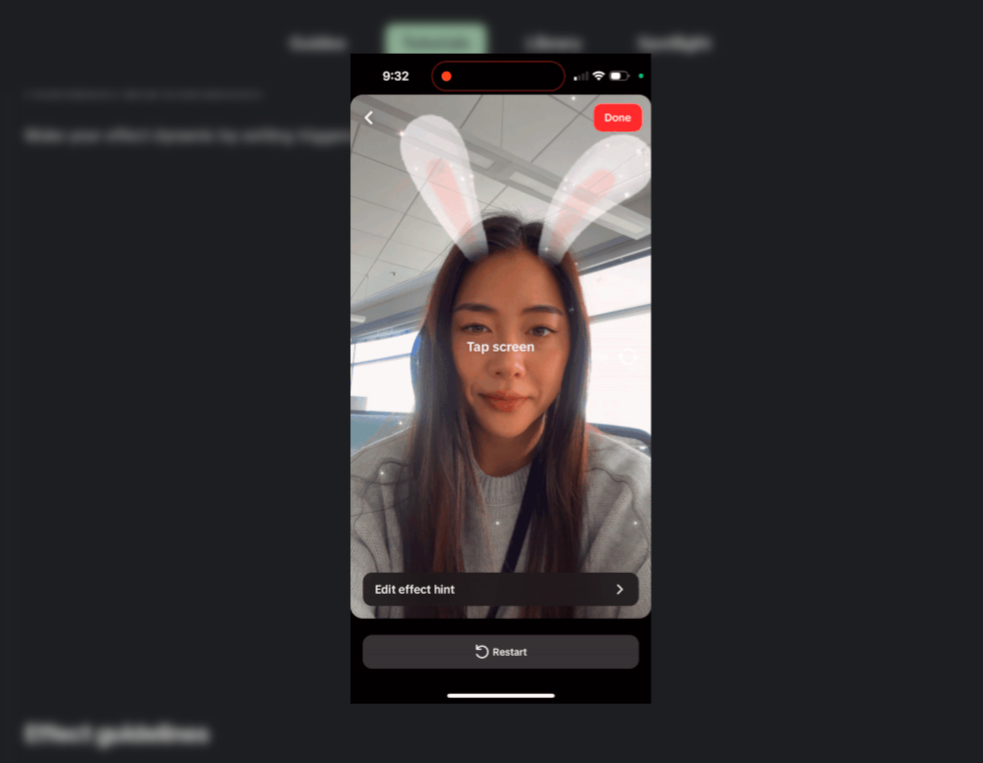 Uma captura de tela do Editor de efeitos para celular do TikTok mostra uma mulher com orelhas de coelho e um aviso de tela de toque.