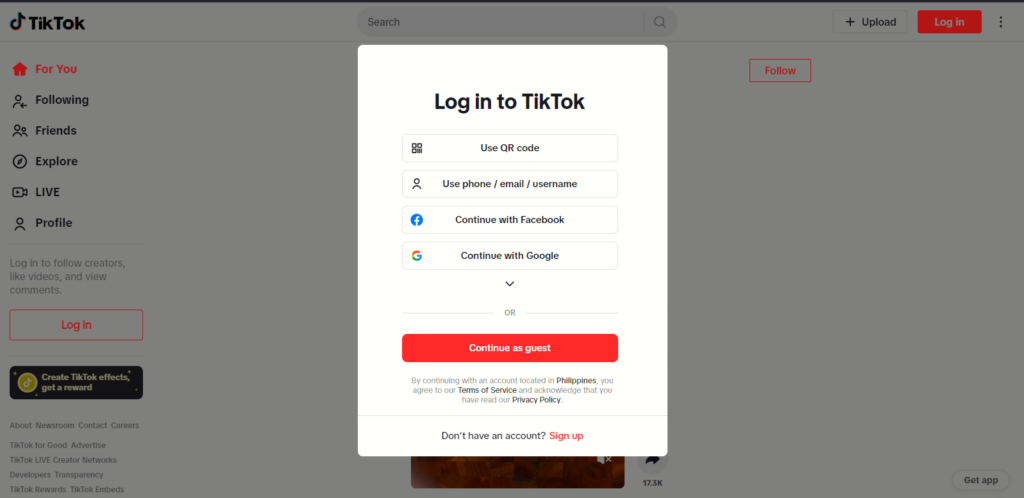 Captură de ecran realizată de High Social de pe pagina de logare a TikTok, care arată opțiunea de a naviga ca invitat. 
