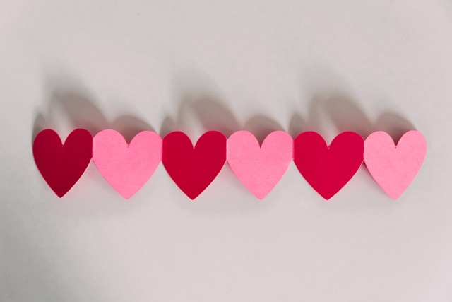 A single row of red and pink paper hearts.